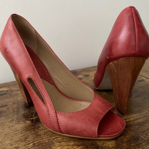 Aldo Red Leather / Wood Pumps - Picture 3 of 6